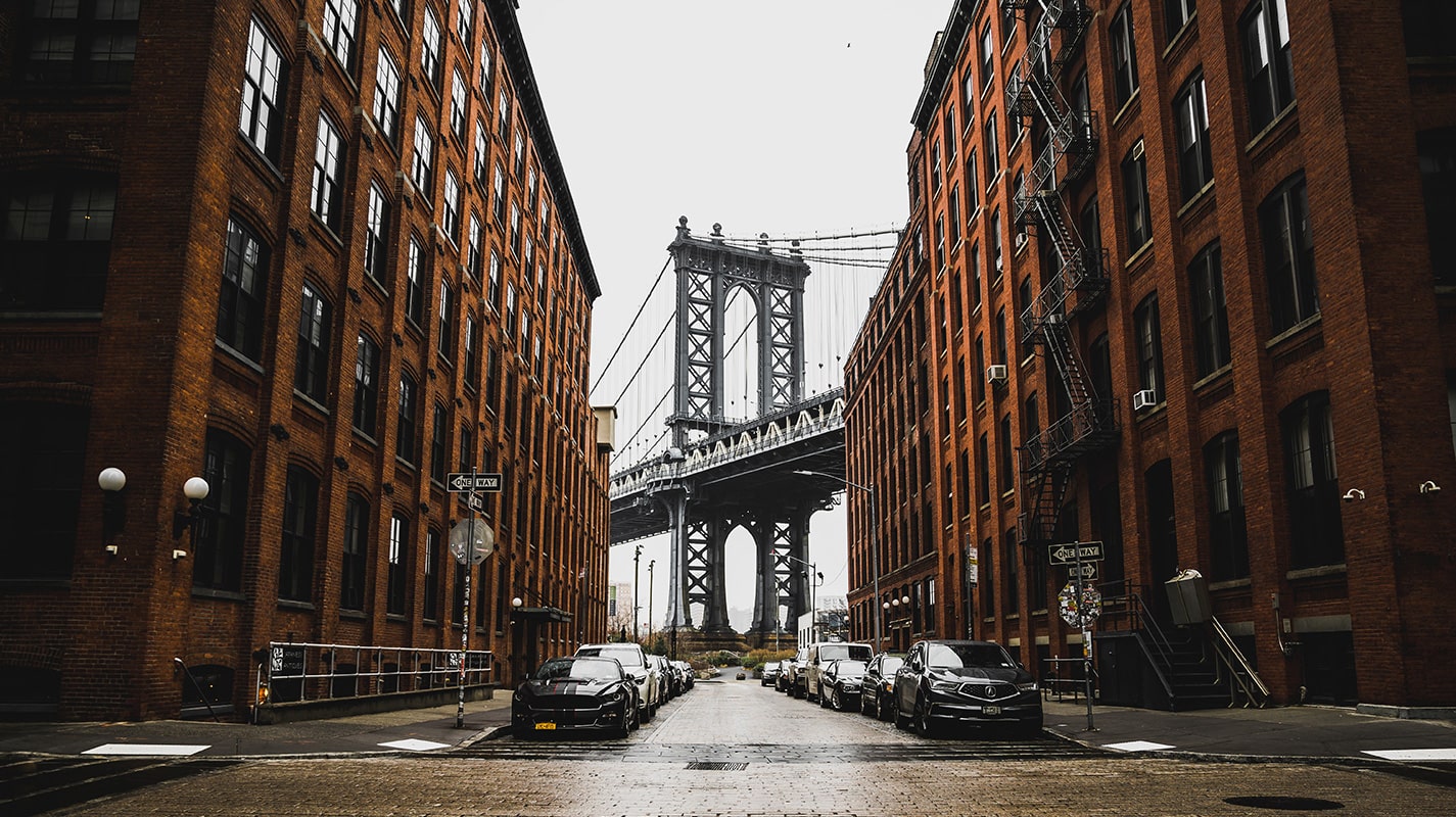 New York: vista del ponte di Brooklyn dal quartiere Dumbo